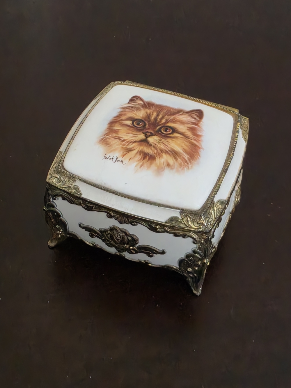 Decorative Cat Music Trinket Jewelry Box - White with Gold Accents